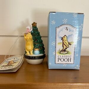Classic Pooh Midwest of Cannon Falls Porcelain Hinged Box